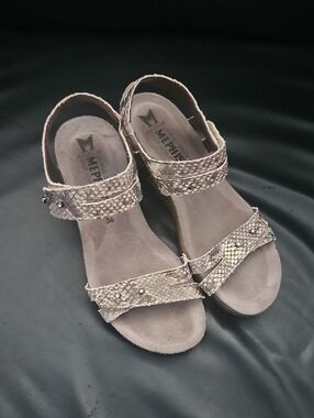 Mephisto 'Minoa' Lt Grey Mimosa Wedge Sandal, Women Size (36 ) Eu 6US